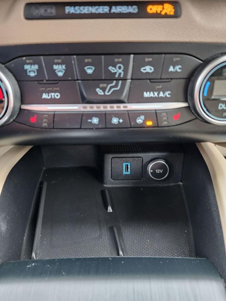 2020 Ford Escape Titanium Hybrid l Clean Carfax l AWD l Reliable