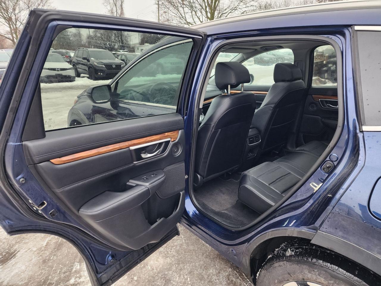 2018 Honda CR-V Touring l Clean Carfax l AWD l Heated Seats l