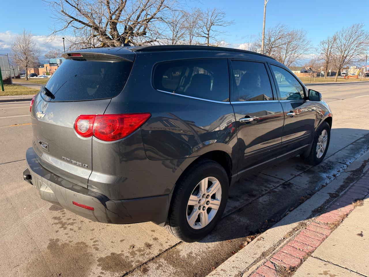 2011 Chevrolet Traverse AWD 4dr 2LT Photo