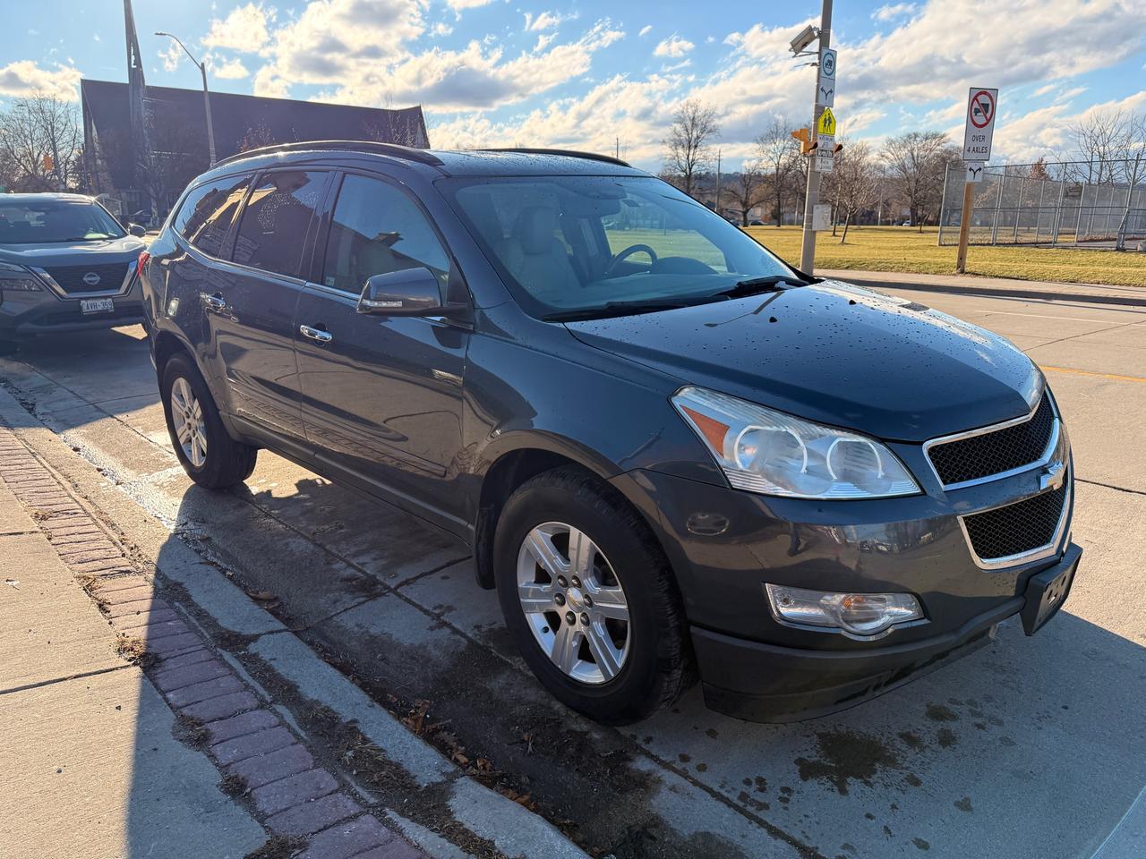 2011 Chevrolet Traverse AWD 4dr 2LT Photo