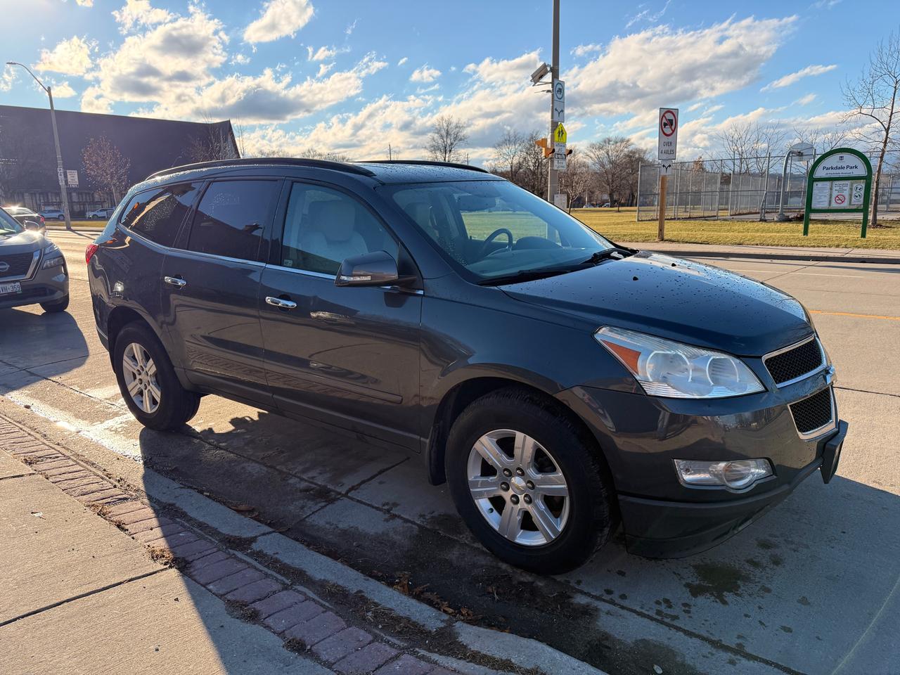 2011 Chevrolet Traverse AWD 4dr 2LT Photo