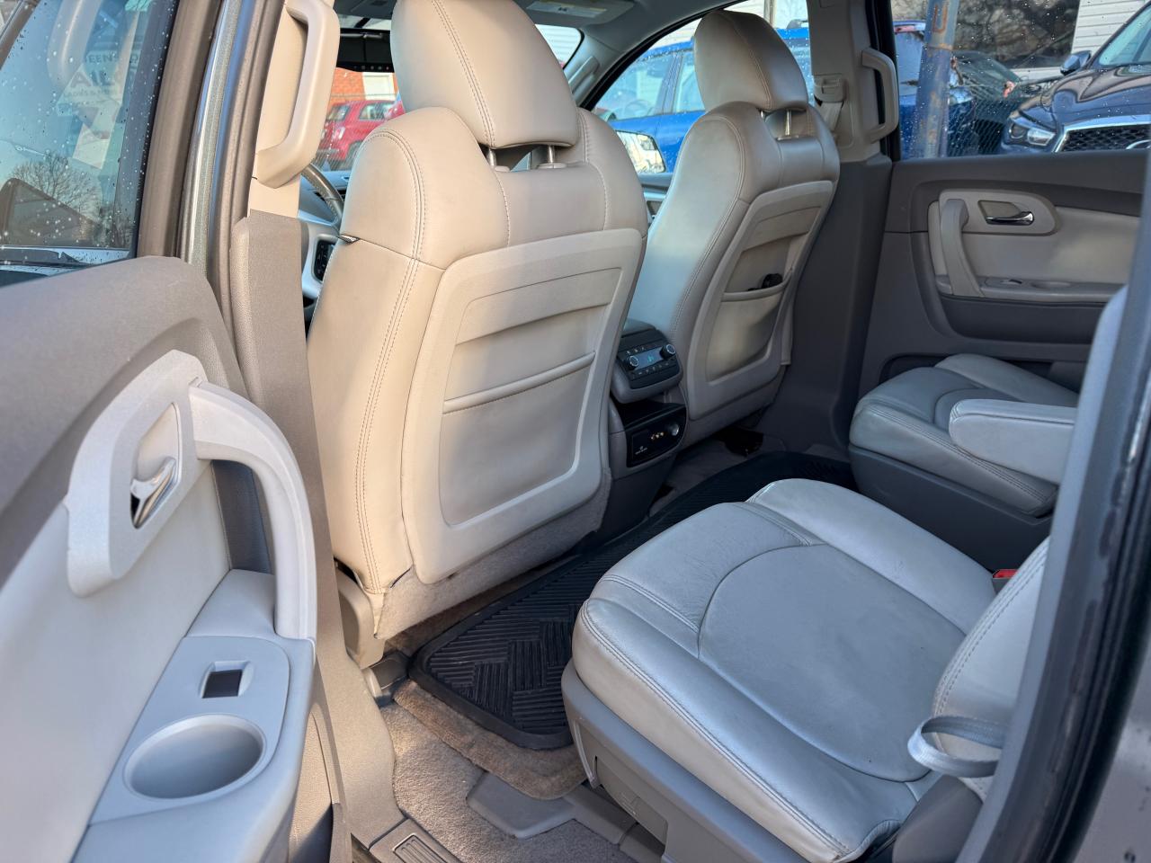 2011 Chevrolet Traverse AWD 4dr 2LT Photo