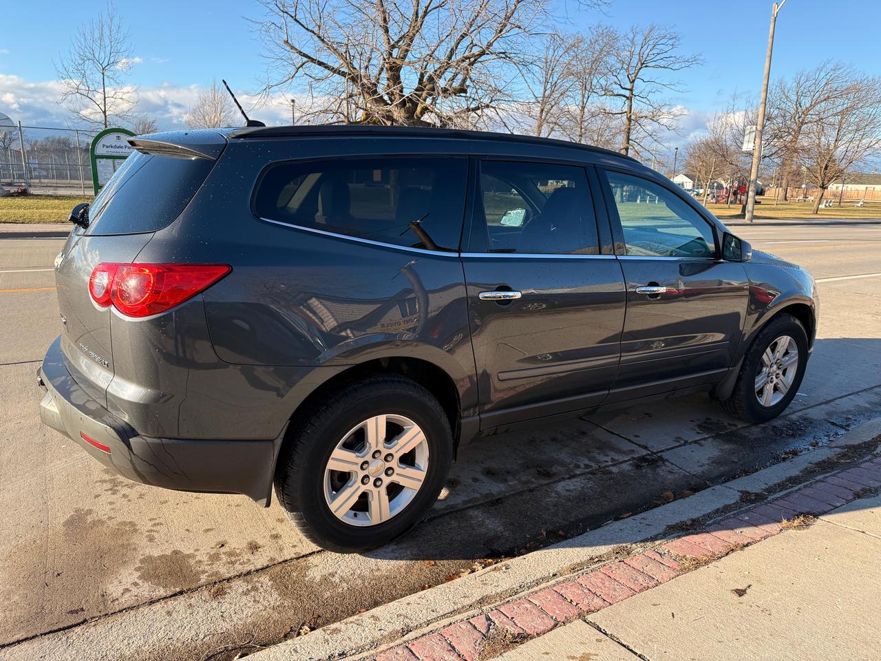2011 Chevrolet Traverse AWD 4dr 2LT Photo
