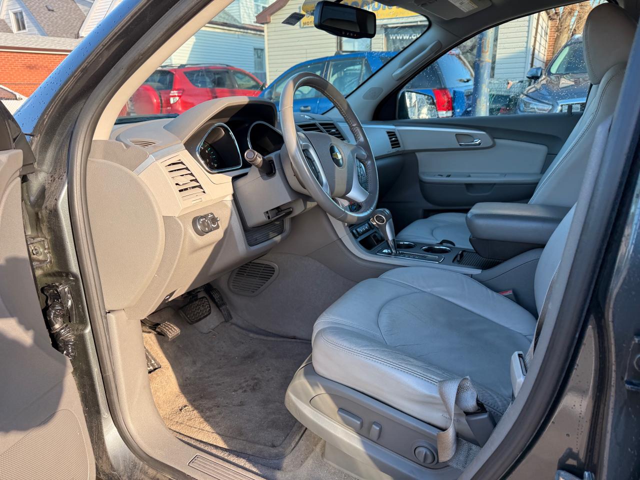 2011 Chevrolet Traverse AWD 4dr 2LT Photo