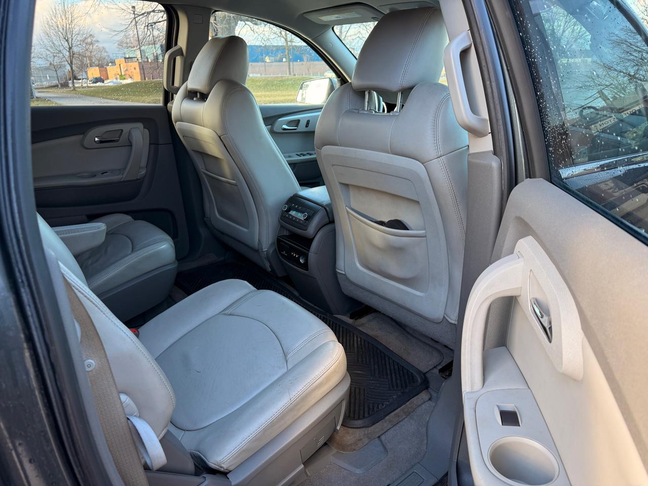 2011 Chevrolet Traverse AWD 4dr 2LT Photo