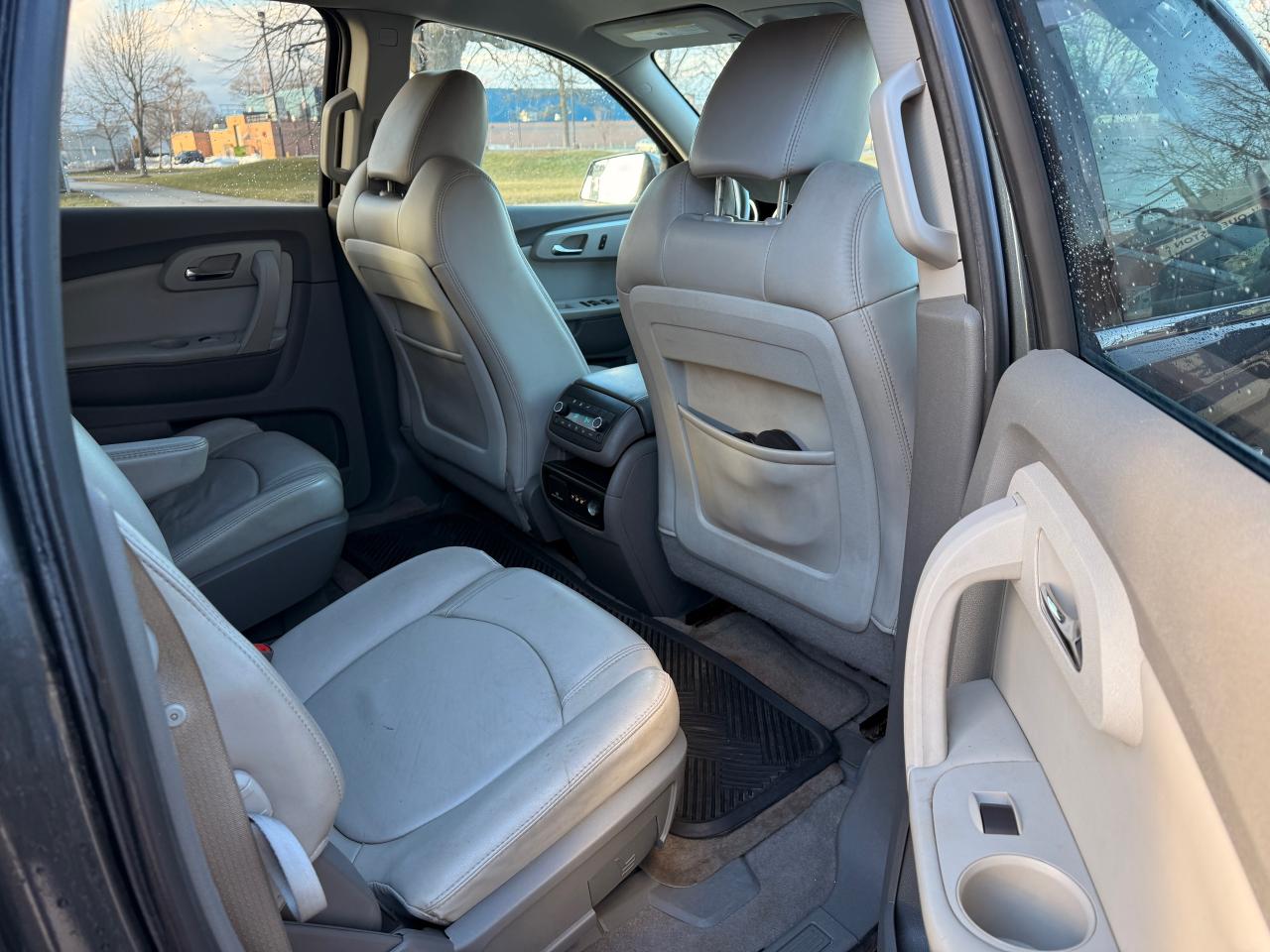 2011 Chevrolet Traverse AWD 4dr 2LT Photo