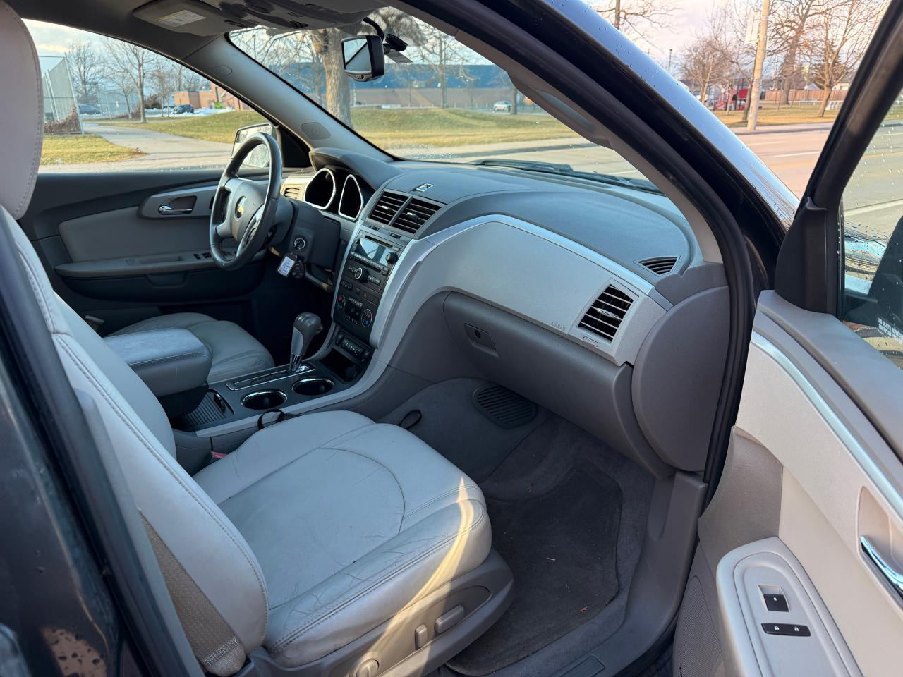 2011 Chevrolet Traverse AWD 4dr 2LT Photo