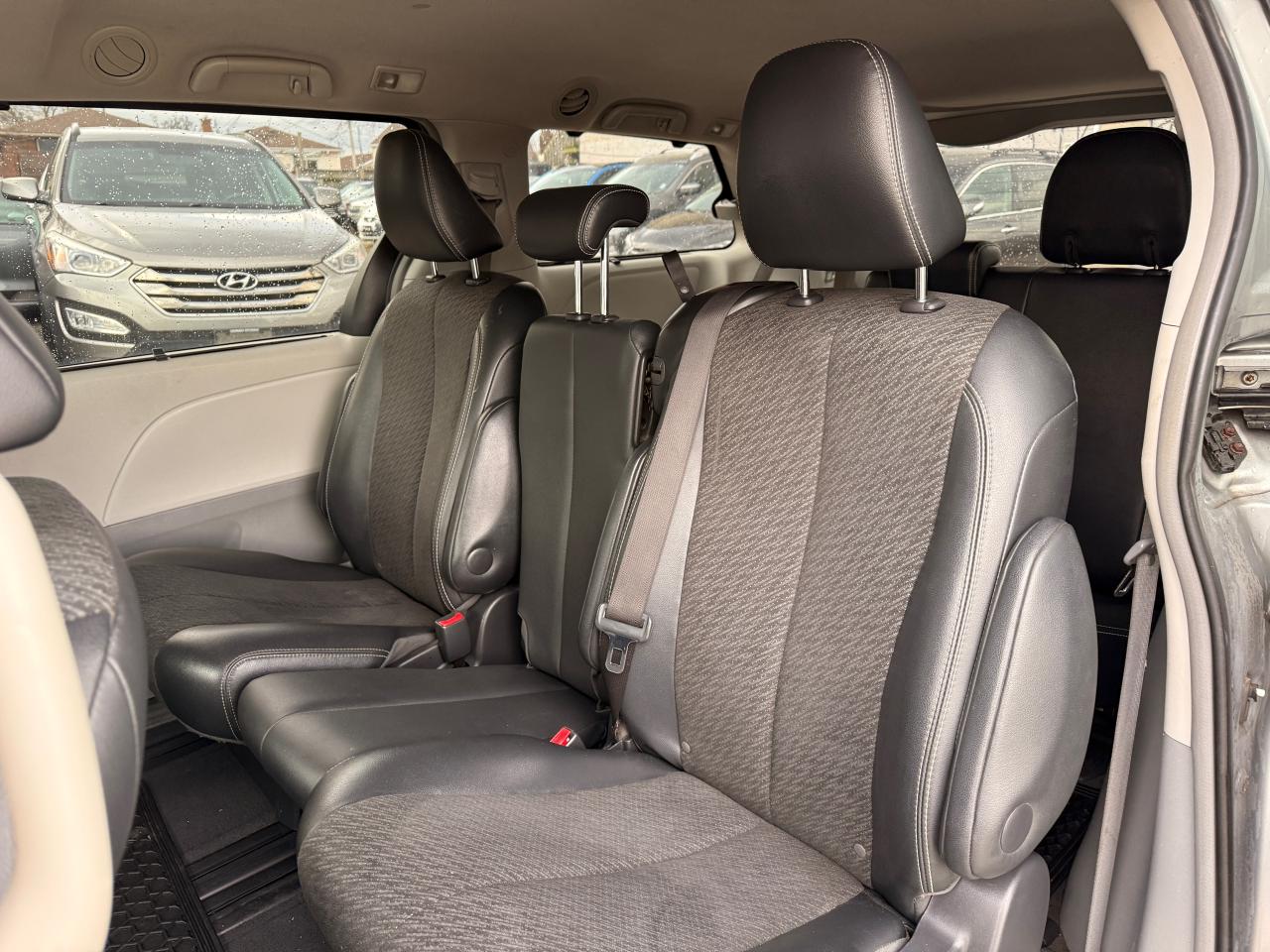 2013 Toyota Sienna 5DR V6 SE 8-PASS FWD Photo