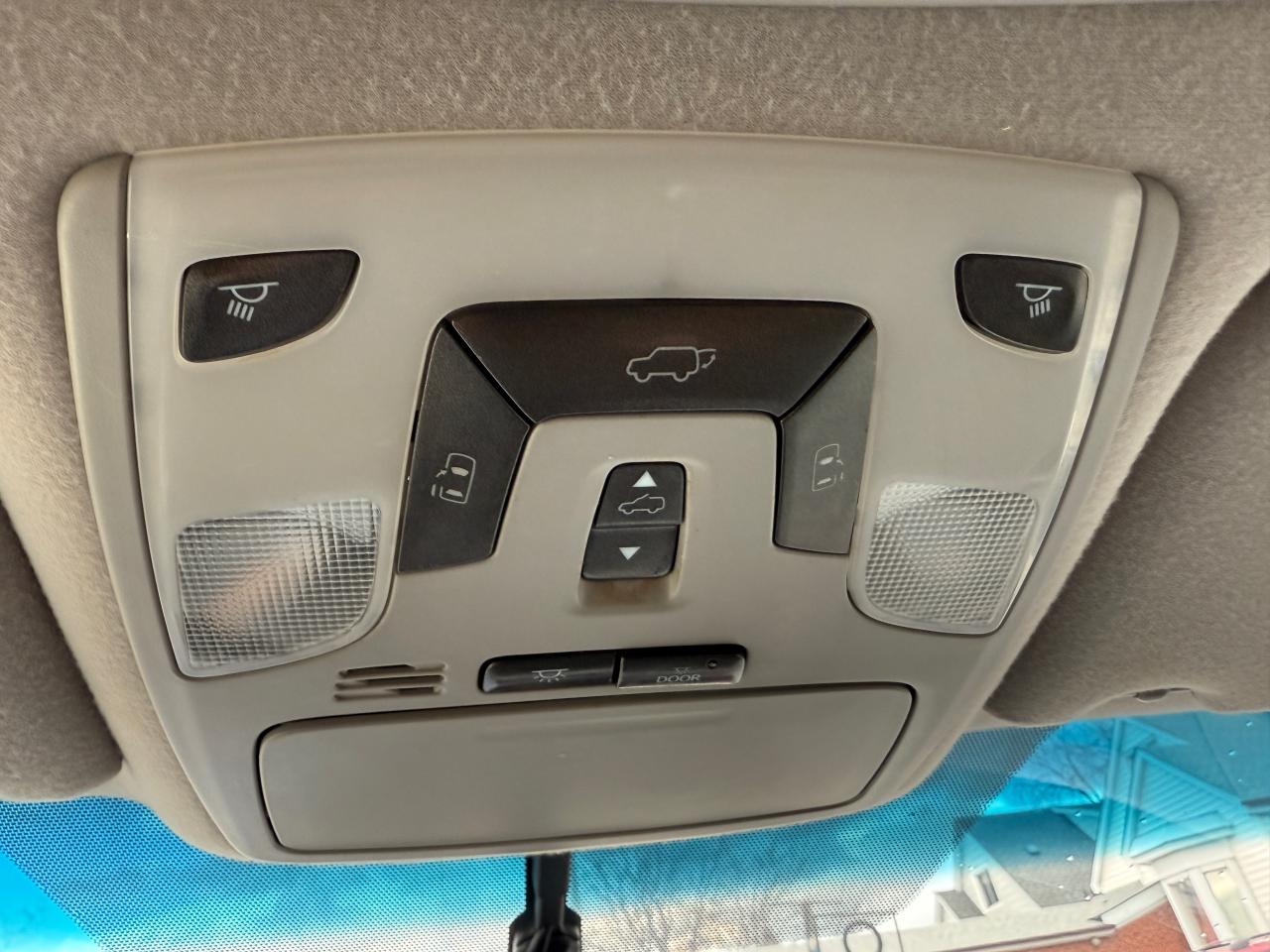 2013 Toyota Sienna 5DR V6 SE 8-PASS FWD Photo