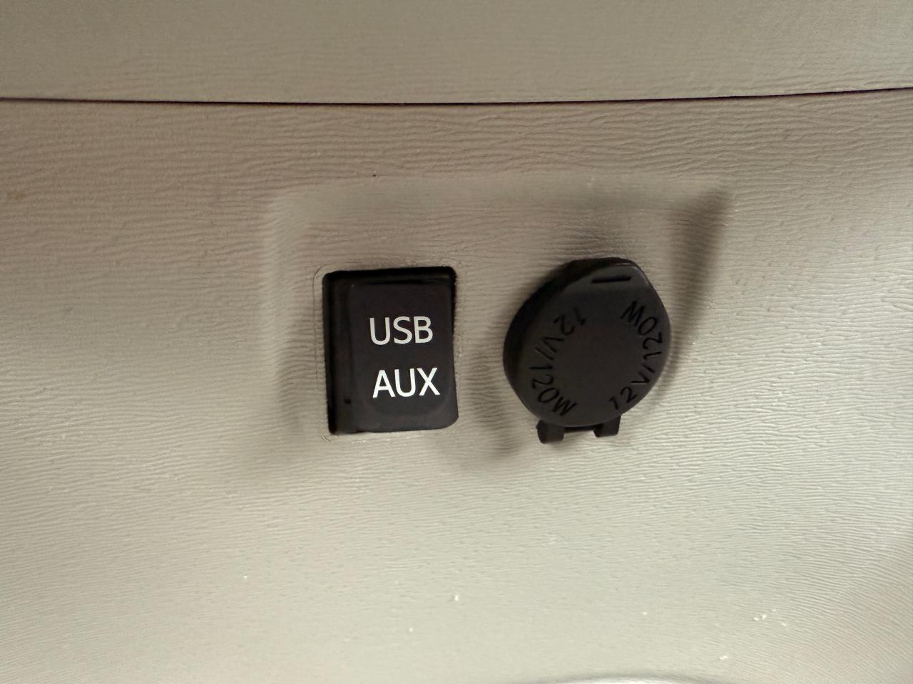 2013 Toyota Sienna 5DR V6 SE 8-PASS FWD Photo