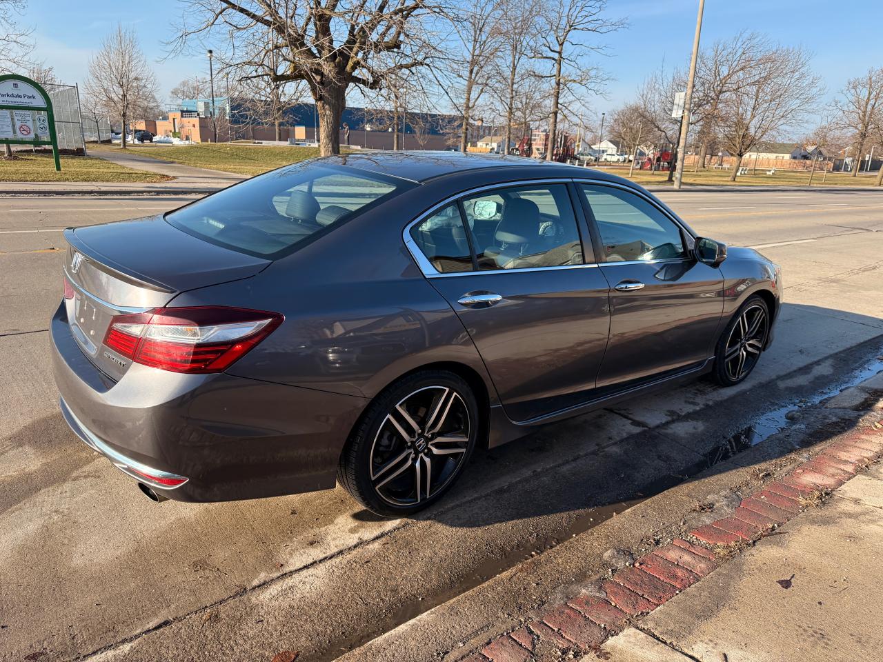 2017 Honda Accord 4dr I4 Man Sport Photo
