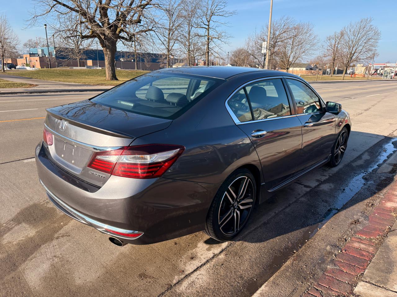2017 Honda Accord 4dr I4 Man Sport Photo