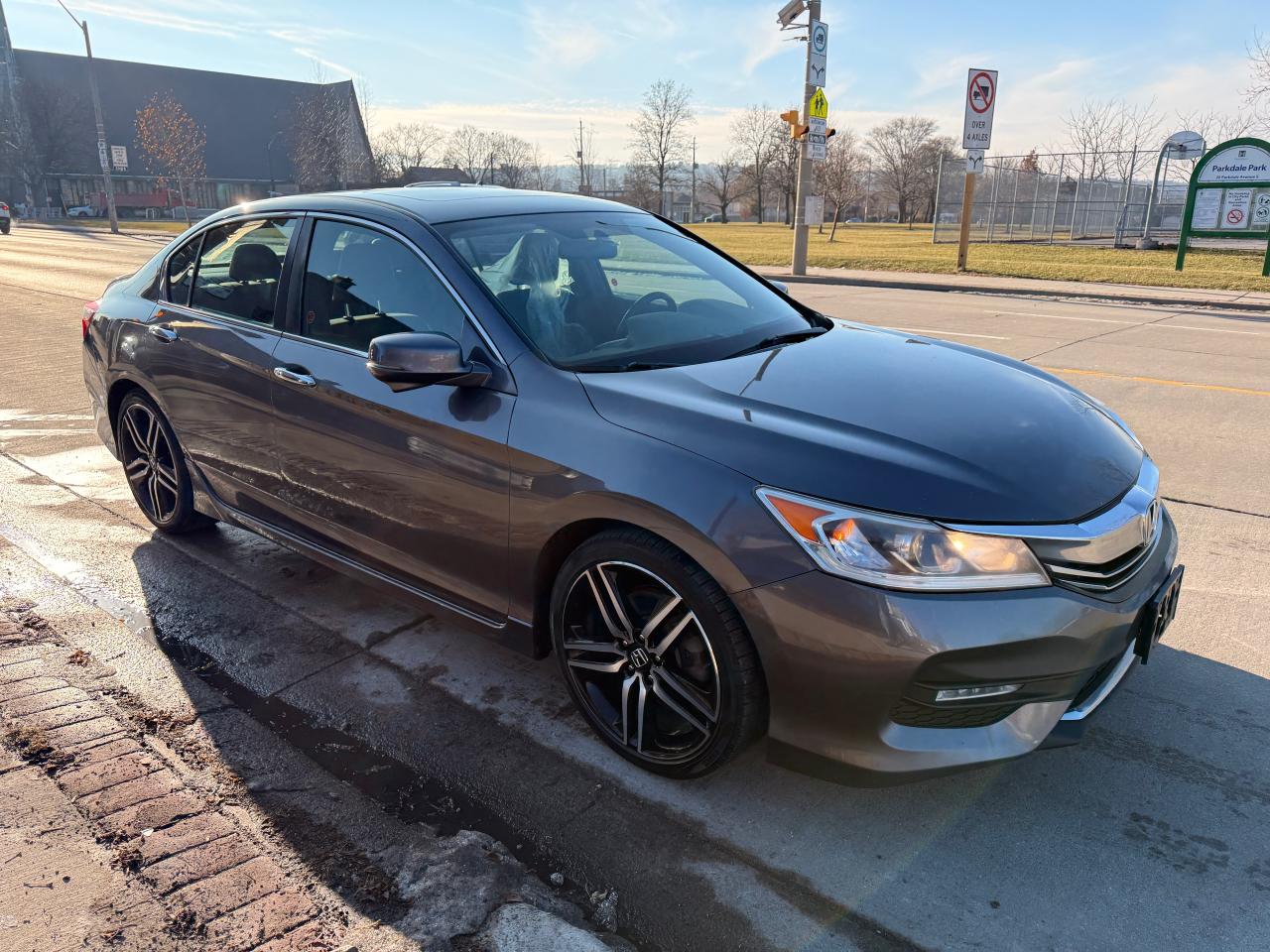 2017 Honda Accord 4dr I4 Man Sport Photo