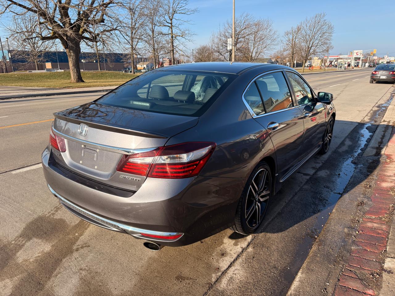 2017 Honda Accord 4dr I4 Man Sport Photo