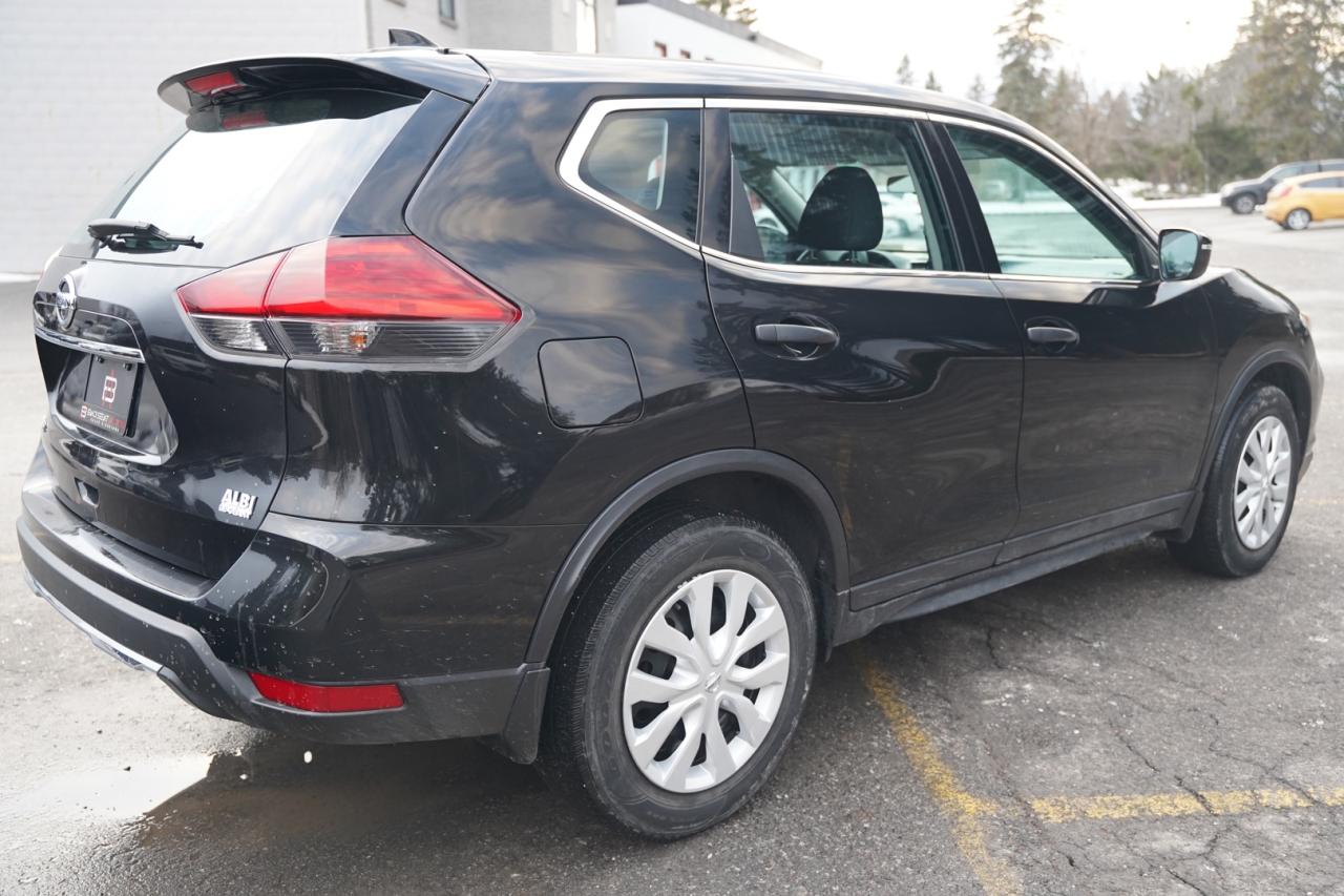 2017 Nissan Rogue SV 2WD Photo4