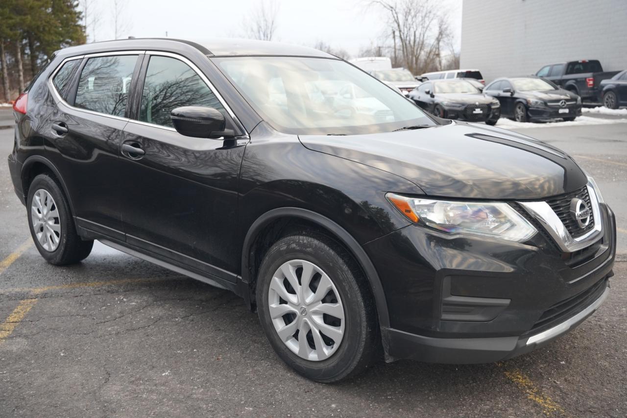 2017 Nissan Rogue SV 2WD Photo2