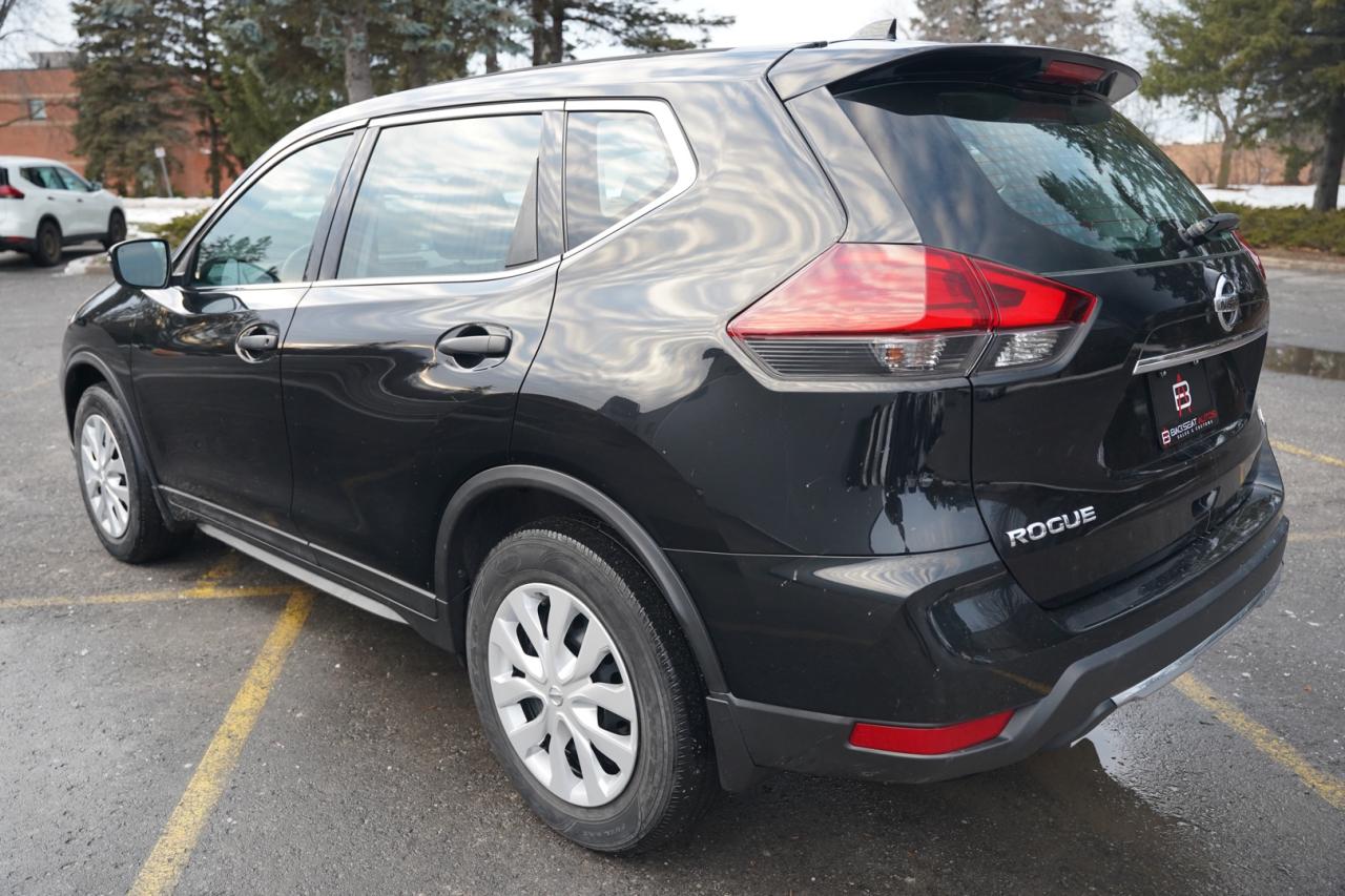 2017 Nissan Rogue SV 2WD Photo