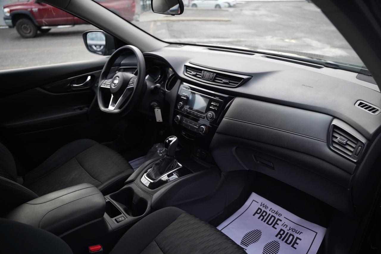 2017 Nissan Rogue SV 2WD Photo