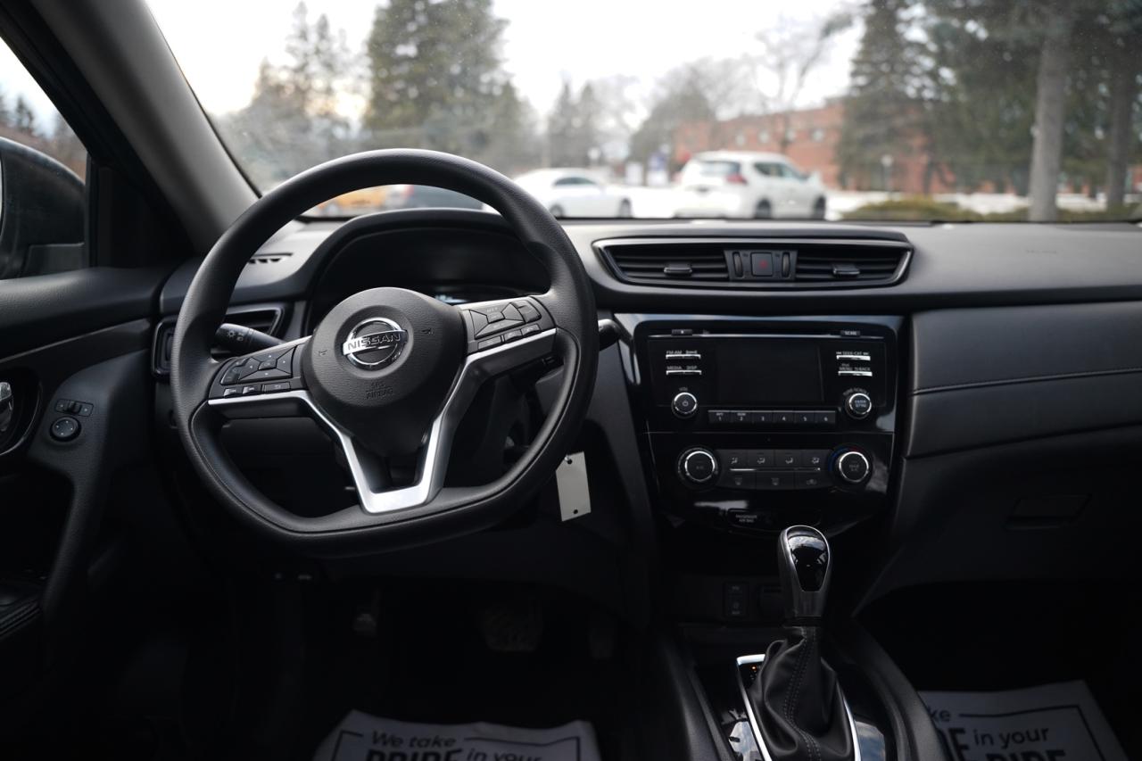 2017 Nissan Rogue SV 2WD Photo