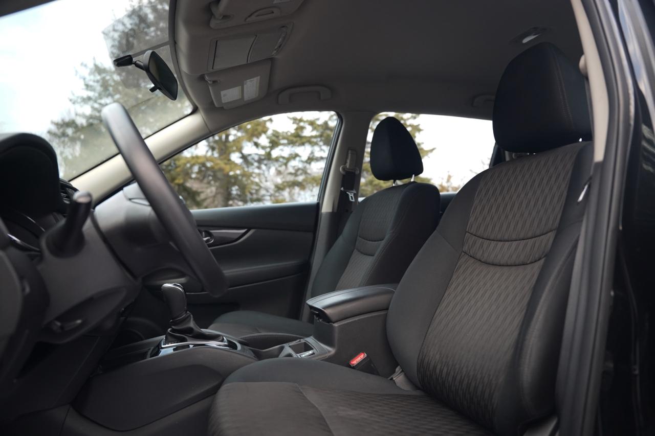 2017 Nissan Rogue SV 2WD Photo