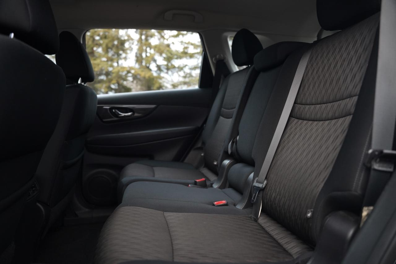 2017 Nissan Rogue SV 2WD Photo