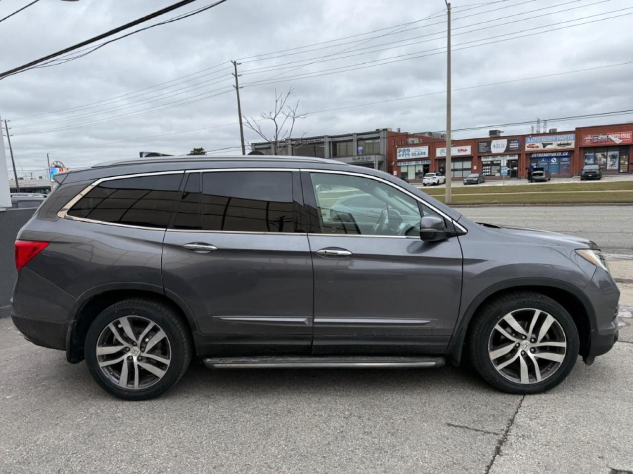 2016 Honda Pilot TOURING/ FULLY LOADED/ 7 PASSENGER/ SUNROOF/ NAVI - Photo #4