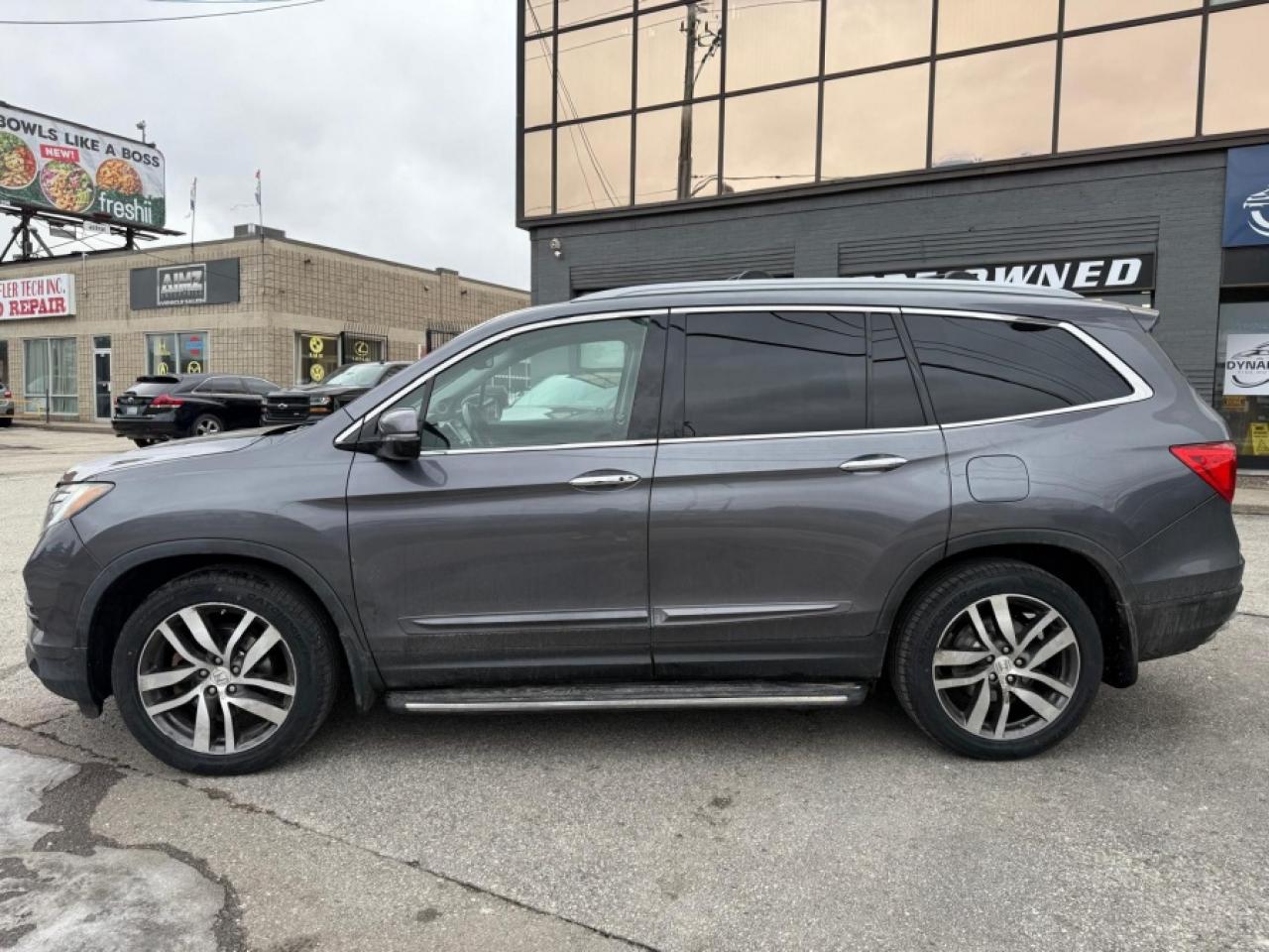 2016 Honda Pilot TOURING/ FULLY LOADED/ 7 PASSENGER/ SUNROOF/ NAVI - Photo #9
