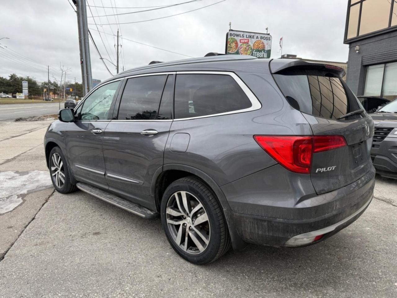 2016 Honda Pilot TOURING/ FULLY LOADED/ 7 PASSENGER/ SUNROOF/ NAVI - Photo #8