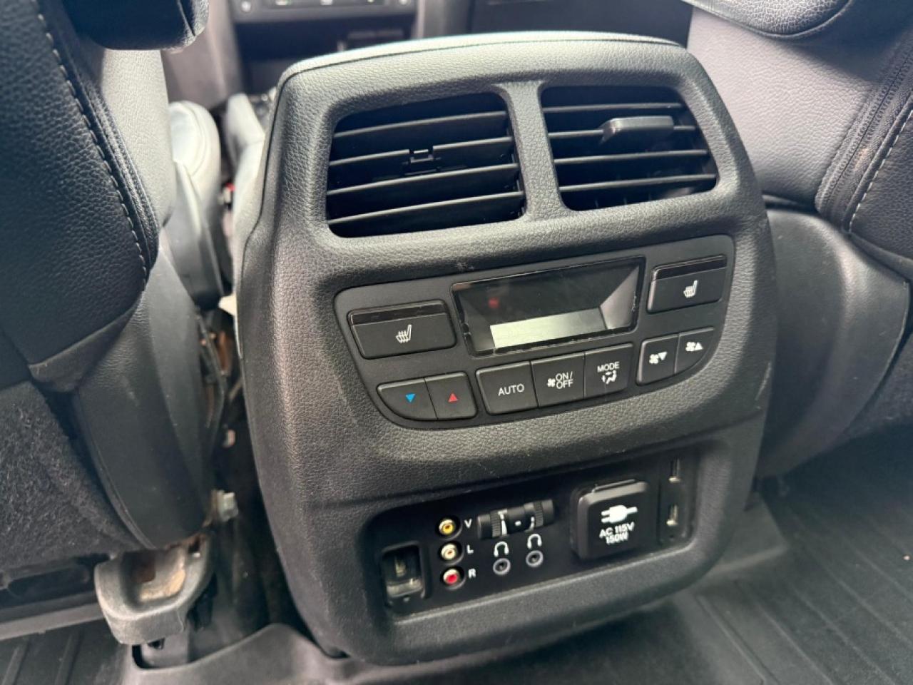 2016 Honda Pilot TOURING/ FULLY LOADED/ 7 PASSENGER/ SUNROOF/ NAVI - Photo #20