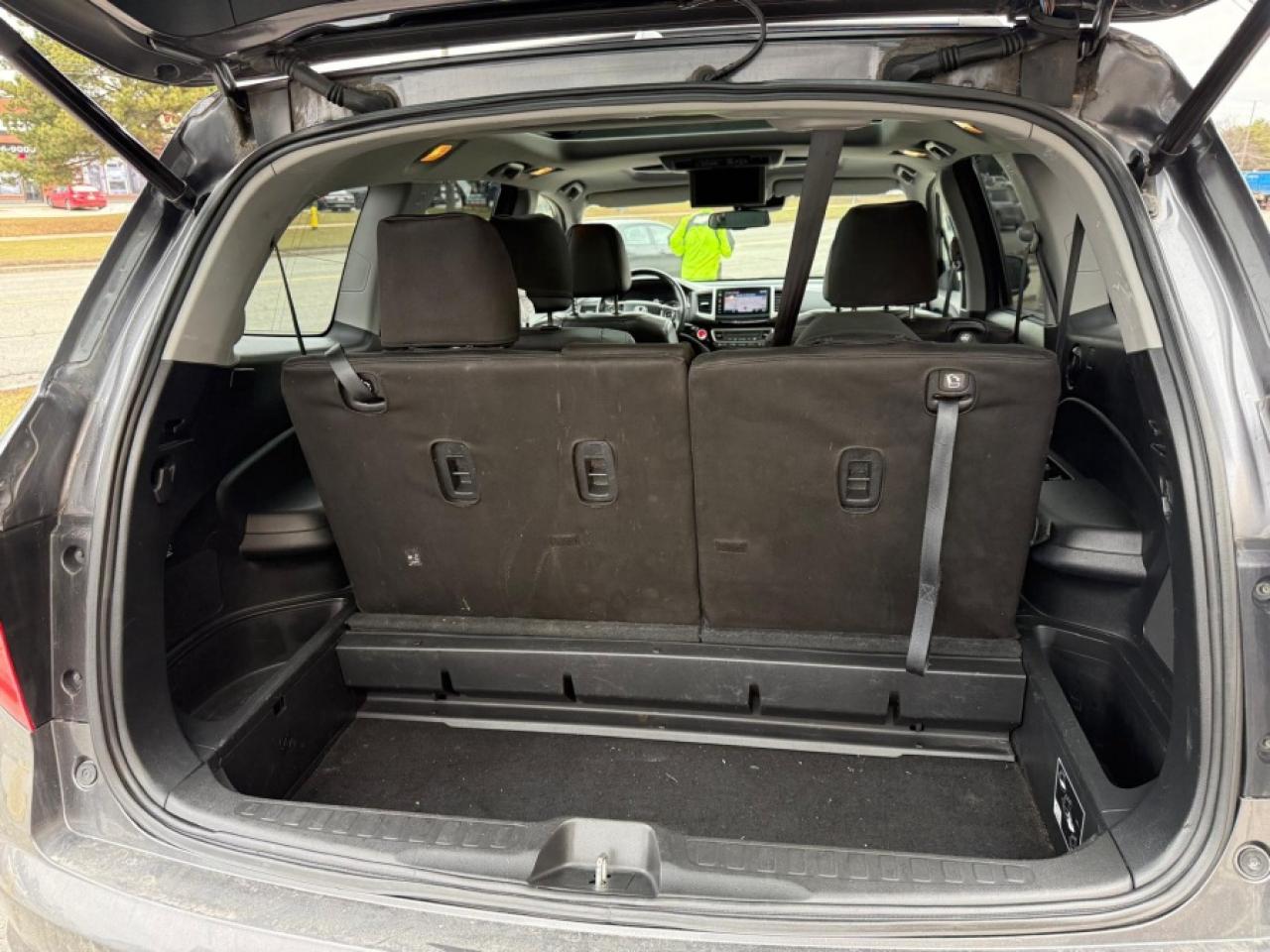 2016 Honda Pilot TOURING/ FULLY LOADED/ 7 PASSENGER/ SUNROOF/ NAVI - Photo #24