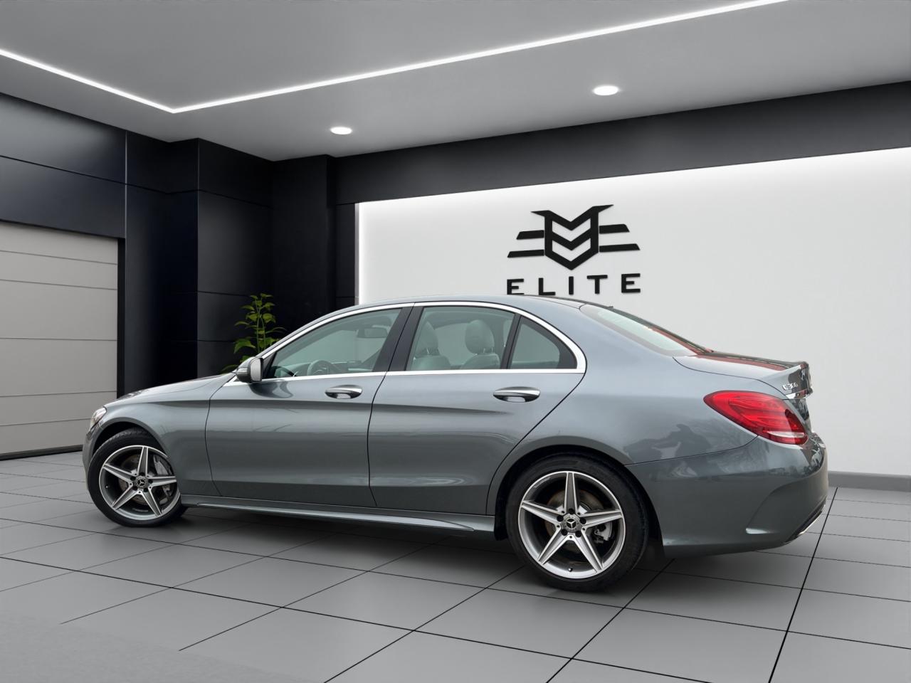 2018 Mercedes-Benz C-Class C300 4MATIC - AMG PKG - SUNROOF - LEATHER !! Photo