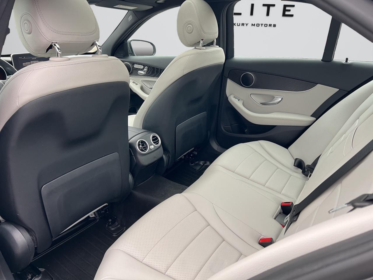 2018 Mercedes-Benz C-Class C300 4MATIC - AMG PKG - SUNROOF - LEATHER !! Photo