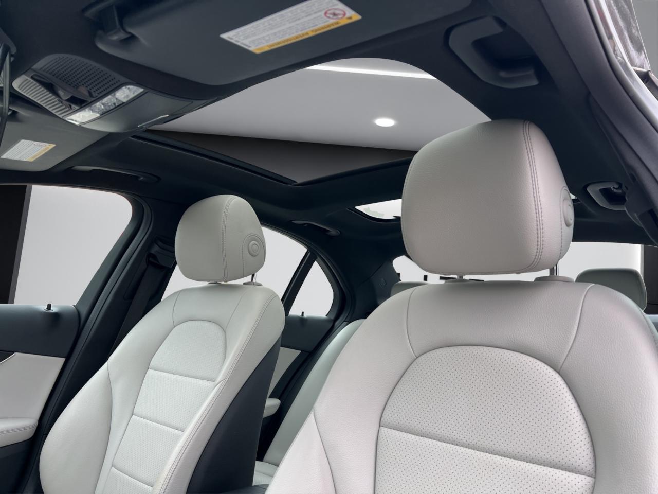 2018 Mercedes-Benz C-Class C300 4MATIC - AMG PKG - SUNROOF - LEATHER !! Photo