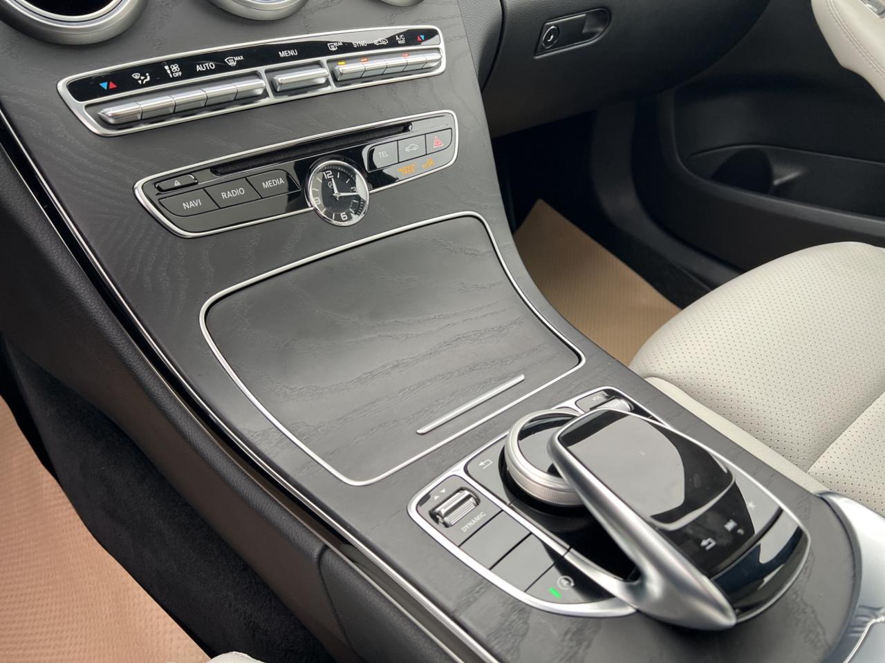 2018 Mercedes-Benz C-Class C300 4MATIC - AMG PKG - SUNROOF - LEATHER !! Photo