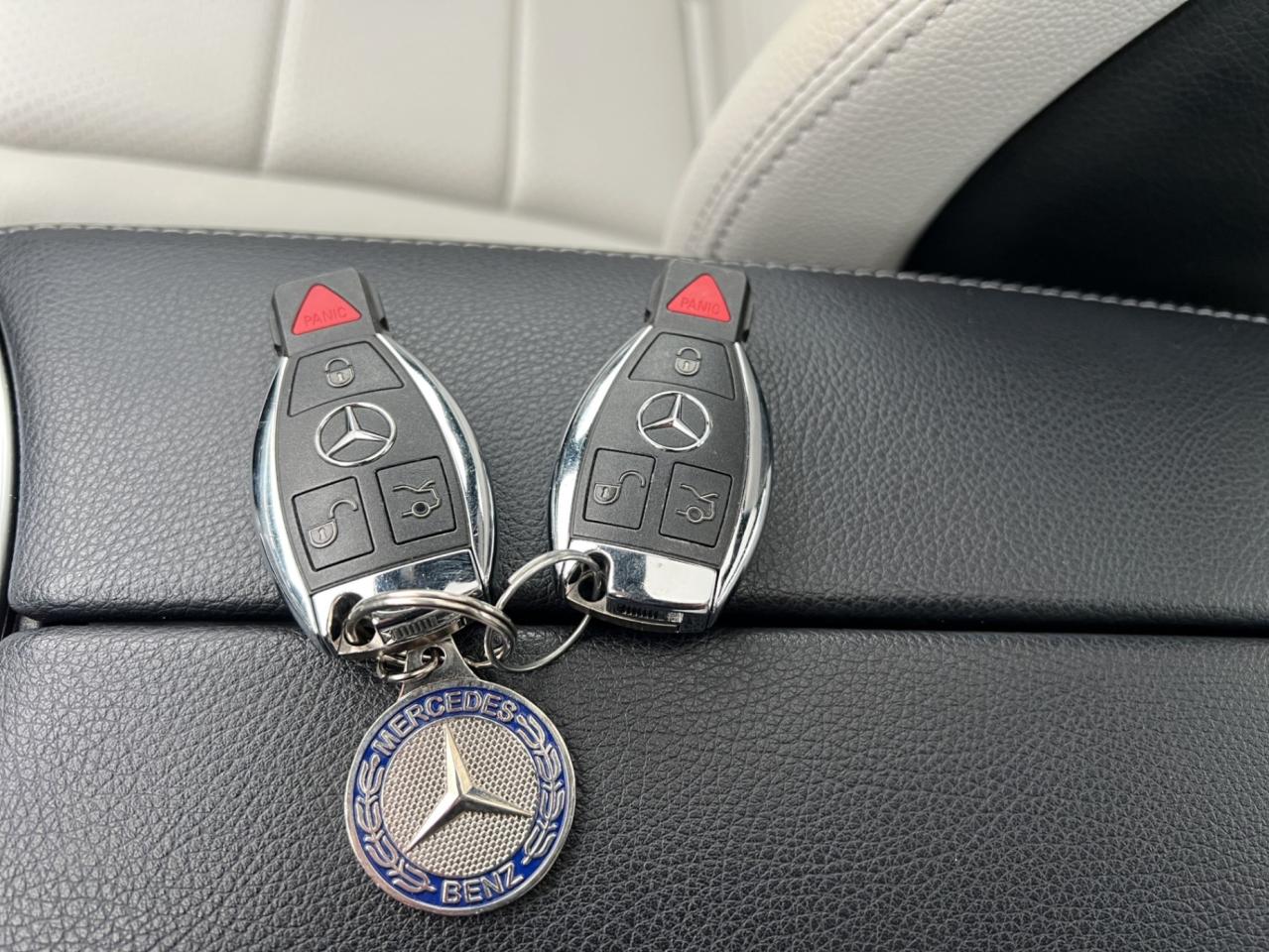 2018 Mercedes-Benz C-Class C300 4MATIC - AMG PKG - SUNROOF - LEATHER !! Photo