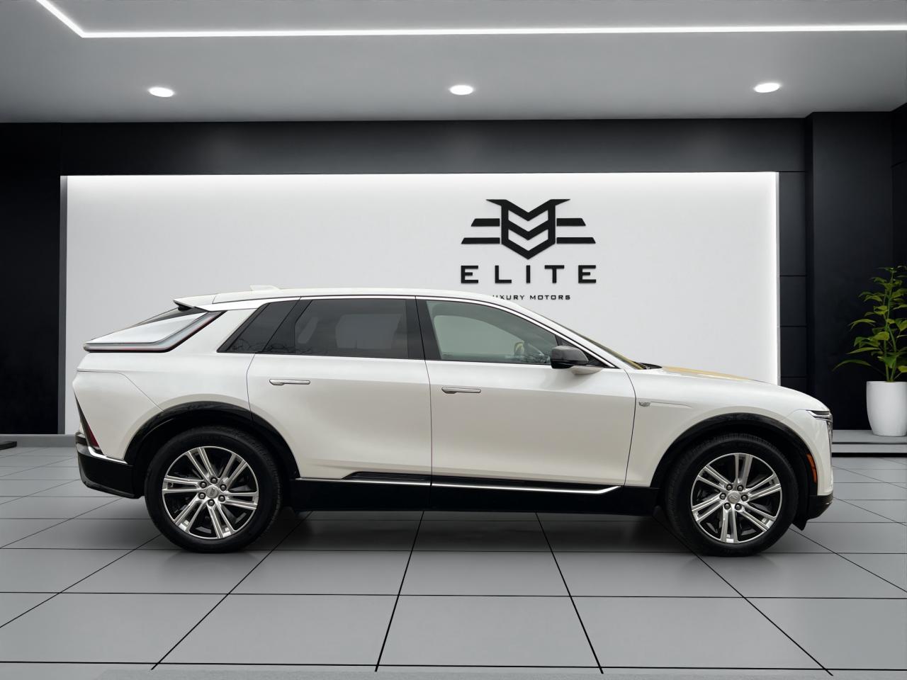 2024 Cadillac LYRIQ TECH - 55,000KMS - LEATHER - REVERSE CAMERA !!! Photo