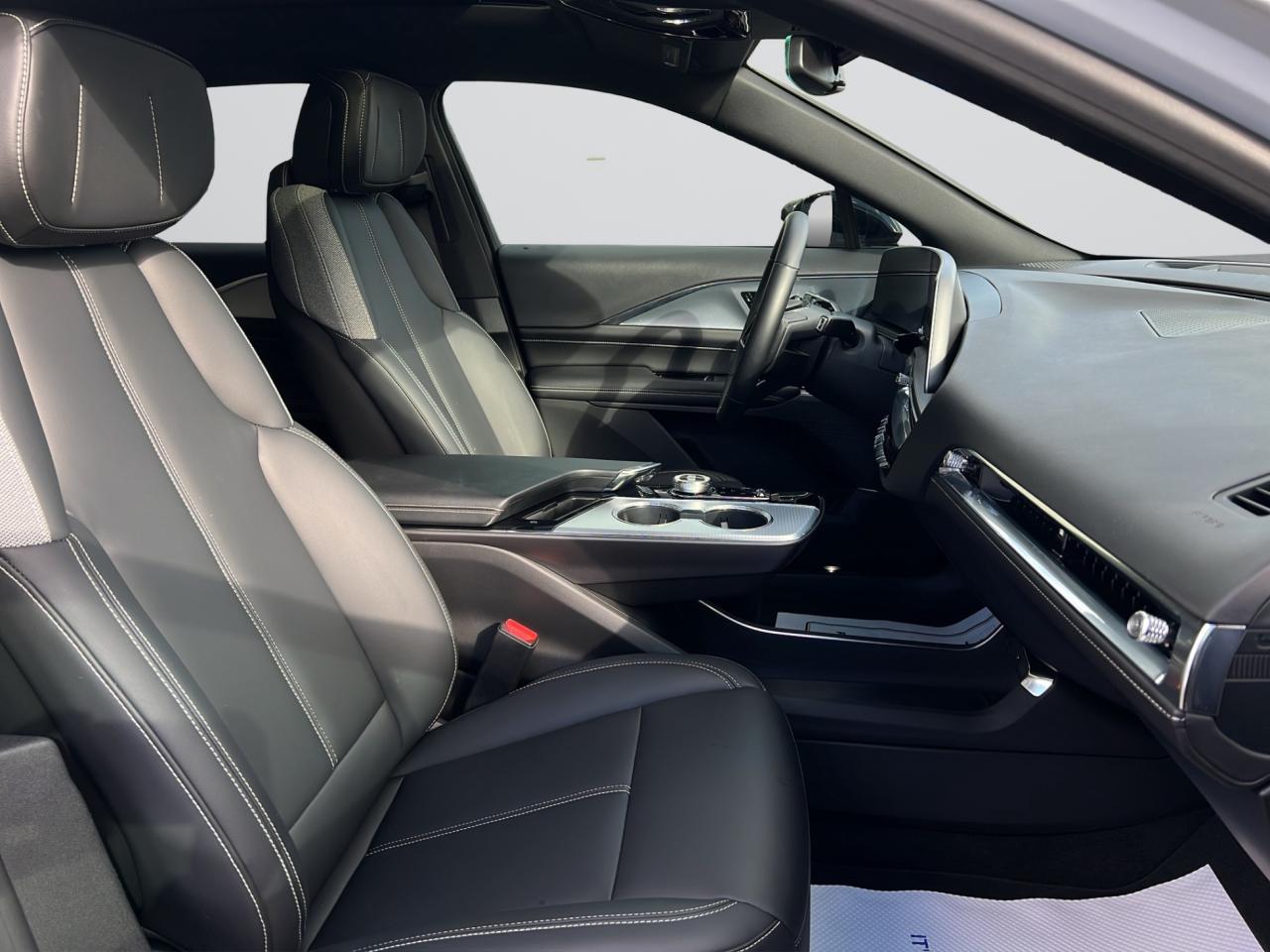 2024 Cadillac LYRIQ TECH - 55,000KMS - LEATHER - REVERSE CAMERA !!! Photo