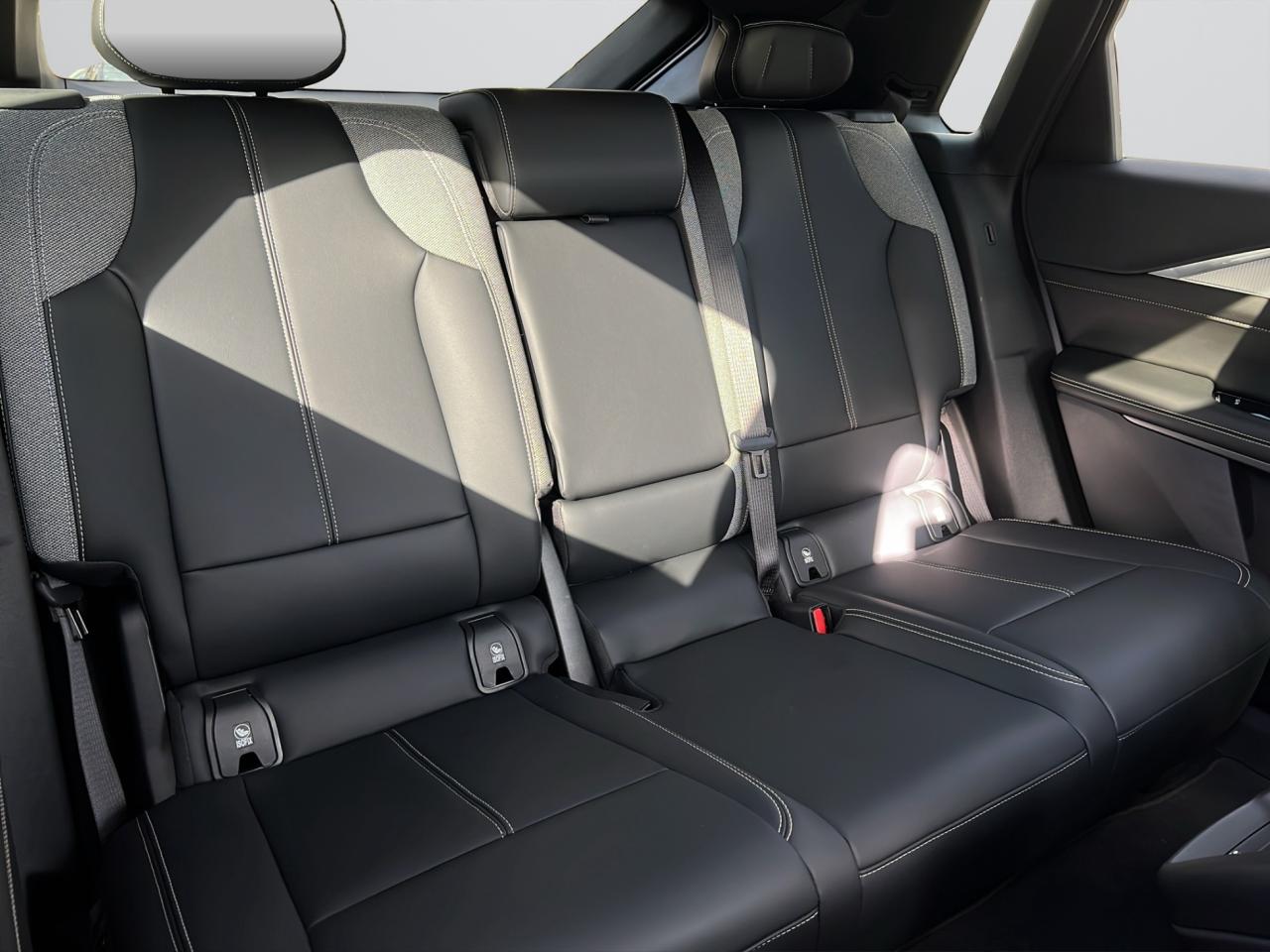 2024 Cadillac LYRIQ TECH - 55,000KMS - LEATHER - REVERSE CAMERA !!! Photo