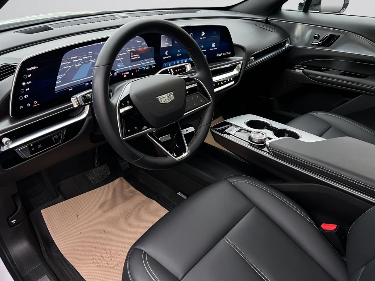 2024 Cadillac LYRIQ TECH - 55,000KMS - LEATHER - REVERSE CAMERA !!! Photo