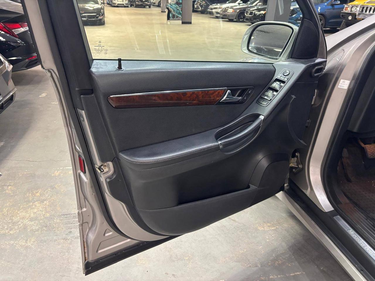 2006 Mercedes-Benz R-Class 4dr 4MATIC 5.0L - 16 SERVICE RECORDS Photo