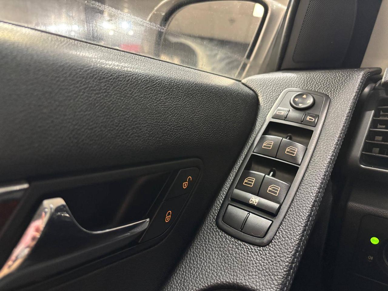 2006 Mercedes-Benz R-Class 4dr 4MATIC 5.0L - 16 SERVICE RECORDS Photo