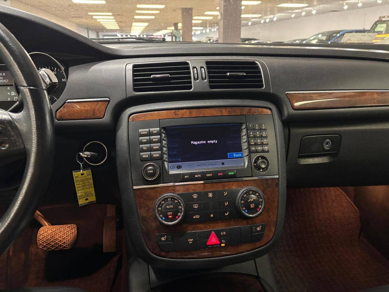 2006 Mercedes-Benz R-Class 4dr 4MATIC 5.0L - 16 SERVICE RECORDS Photo