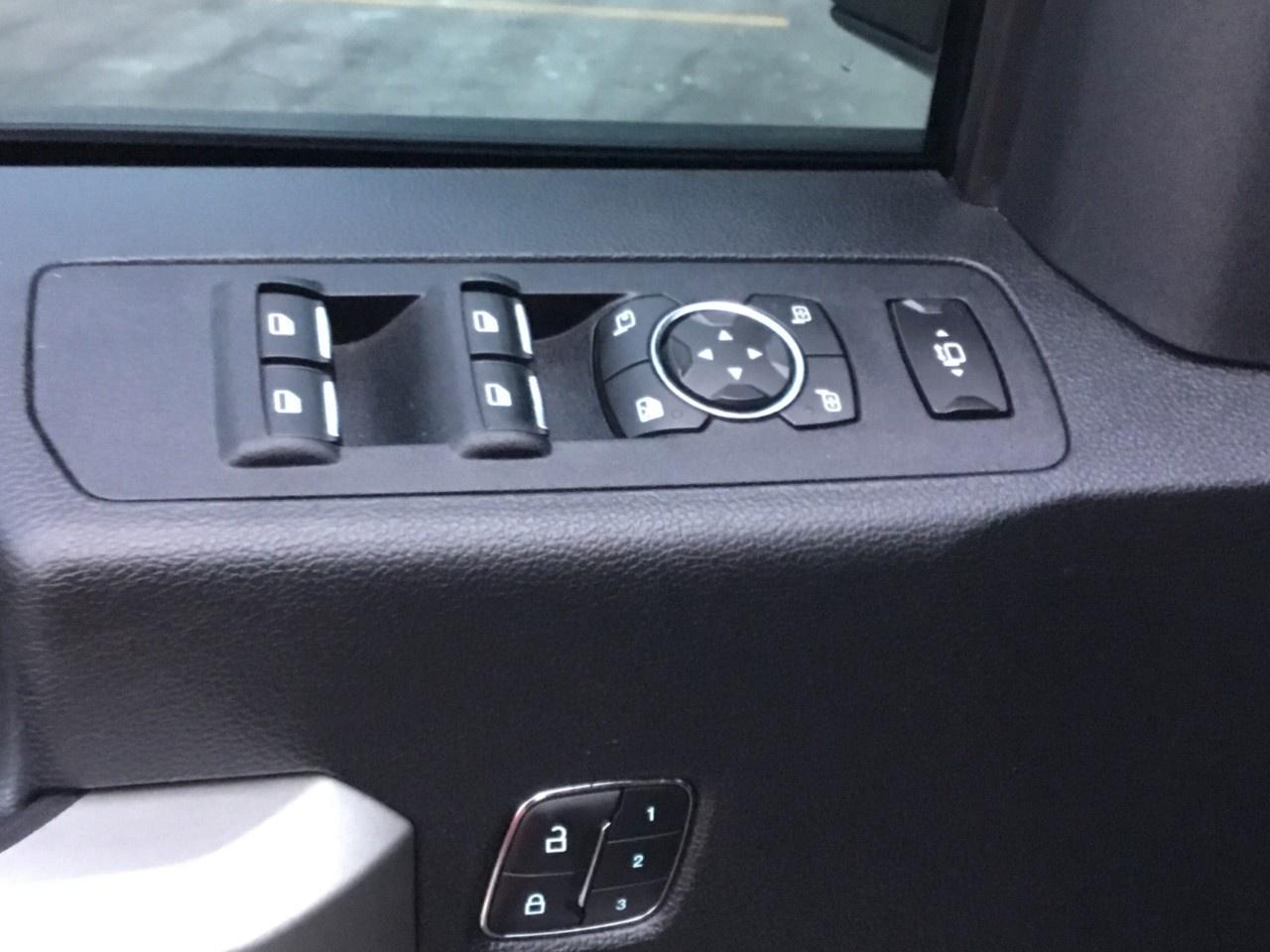 2019 Ford F-250 Super Duty SRW LARIAT 4WD CREW CAB 6.75' BOX Photo