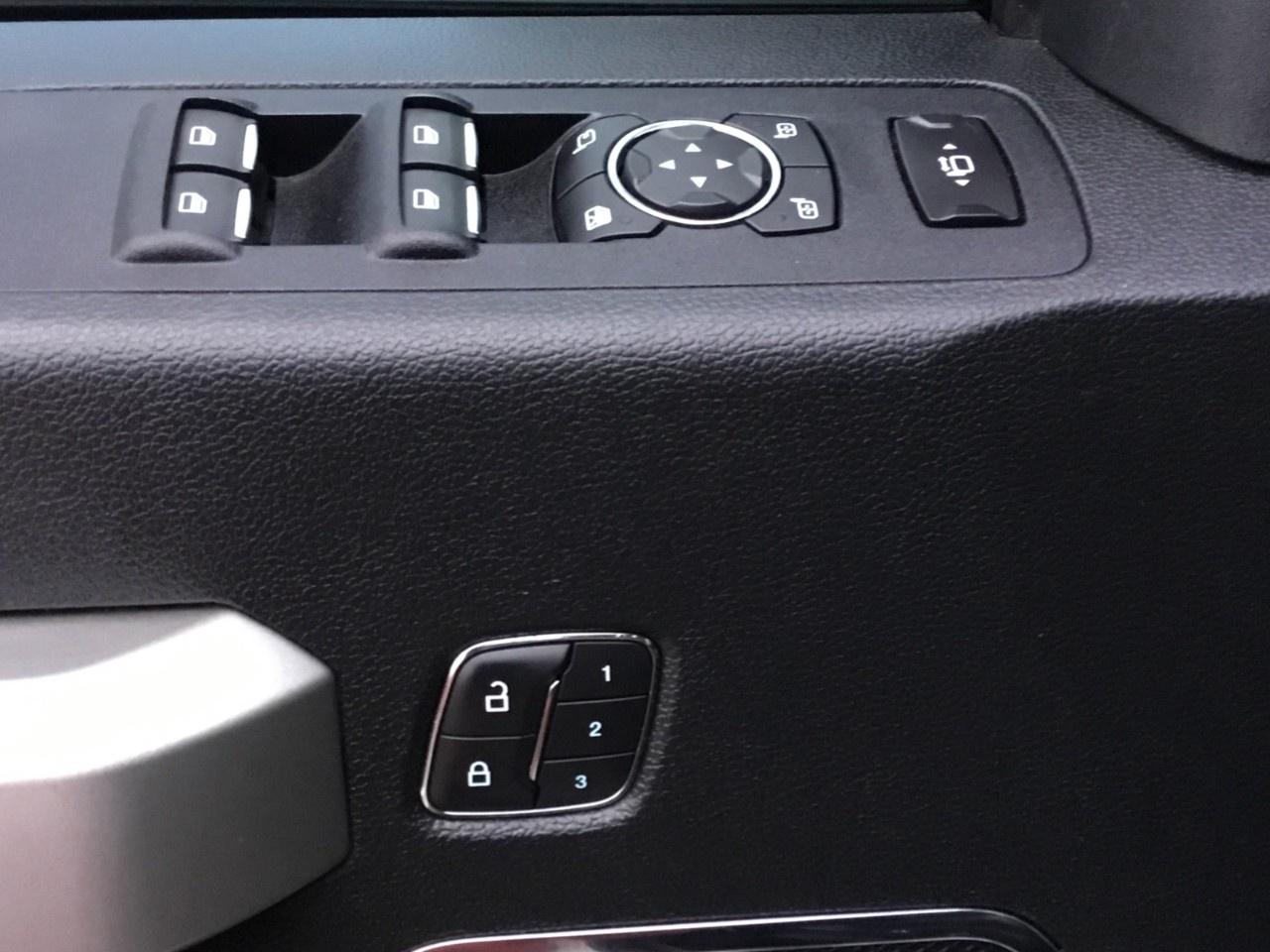 2019 Ford F-250 Super Duty SRW LARIAT 4WD CREW CAB 6.75' BOX Photo