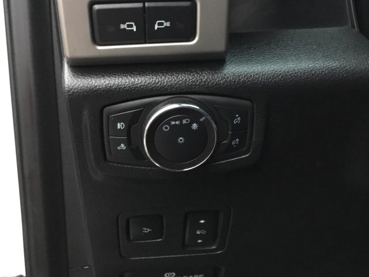 2019 Ford F-250 Super Duty SRW LARIAT 4WD CREW CAB 6.75' BOX Photo