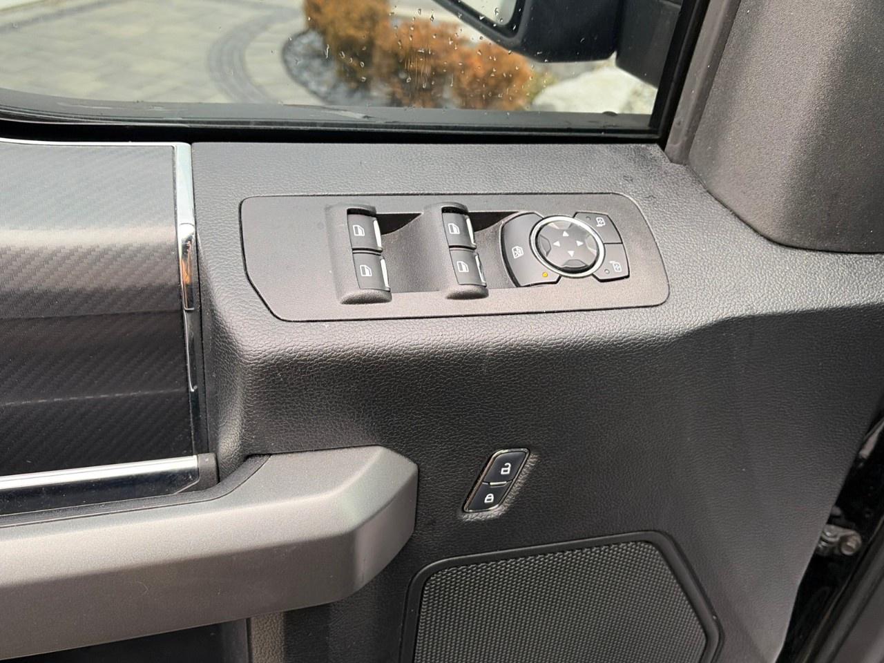 2018 Ford F-150 XLT 4WD SuperCrew 5.5' Box Photo