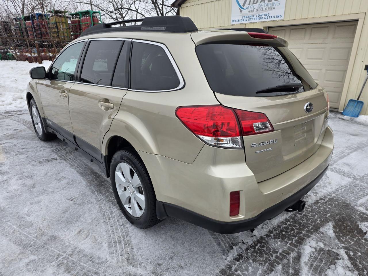 2010 Subaru Outback 2.5i Sport w/Limited Pkg/Multimedia Photo2