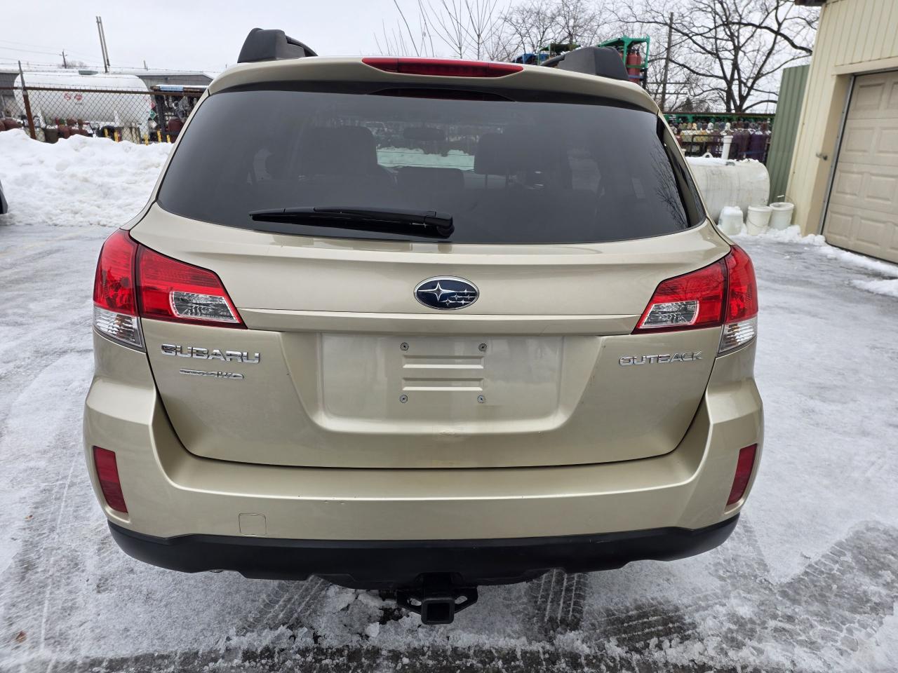 2010 Subaru Outback 2.5i Sport w/Limited Pkg/Multimedia Photo3