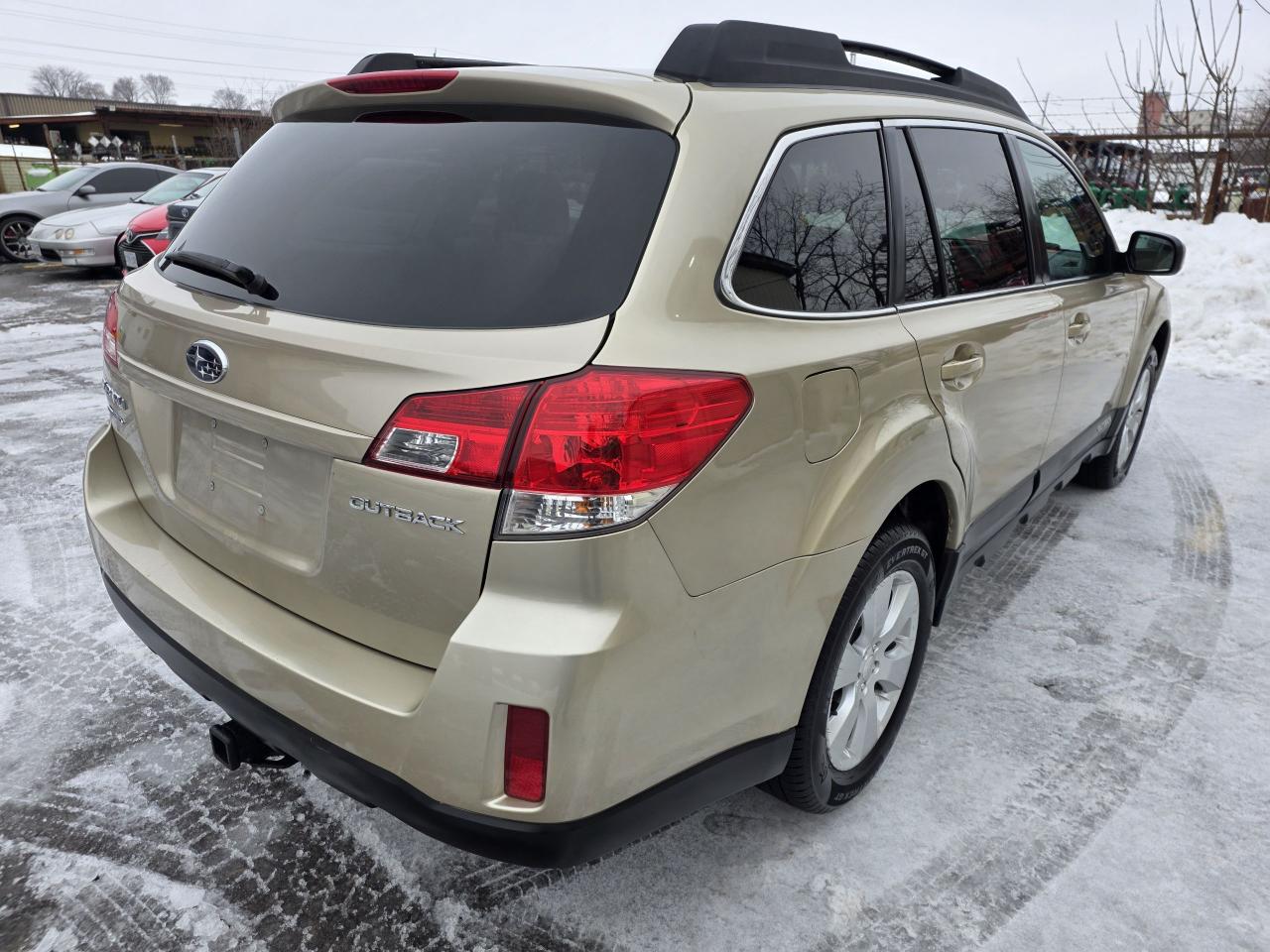 2010 Subaru Outback 2.5i Sport w/Limited Pkg/Multimedia Photo4