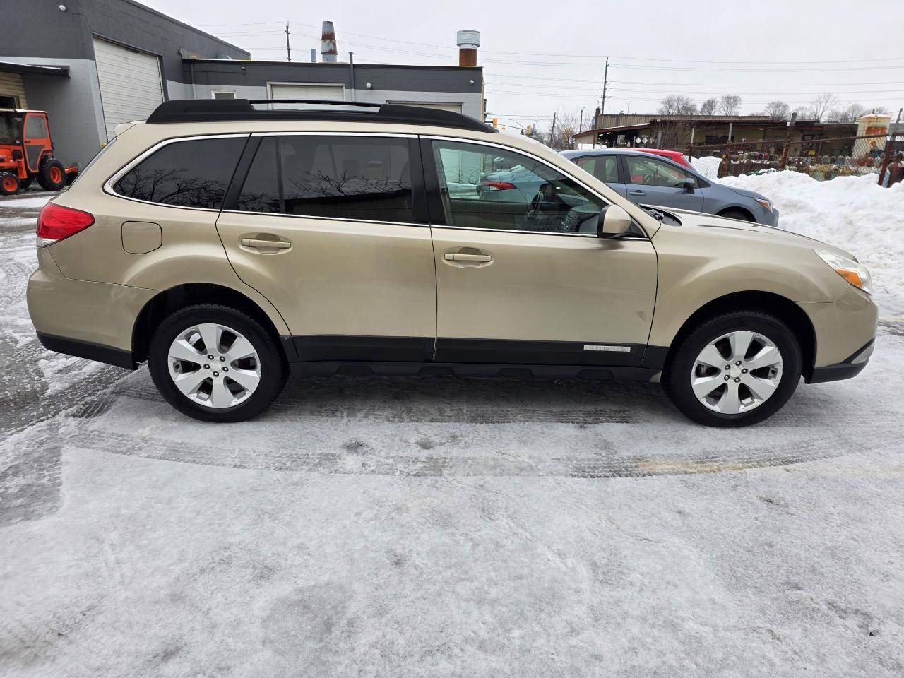 2010 Subaru Outback 2.5i Sport w/Limited Pkg/Multimedia Photo